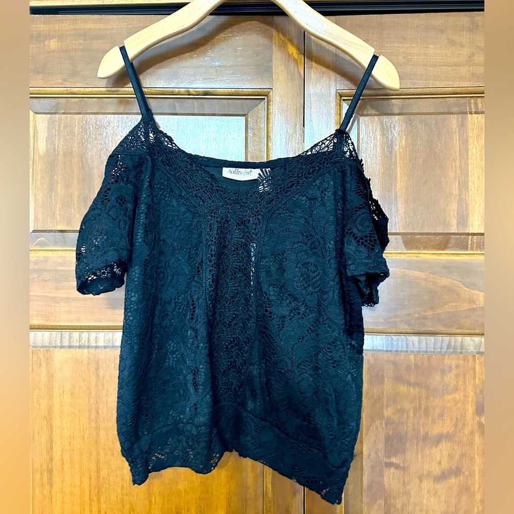 Lace off the shoulder top ⭐️⭐️⭐️⭐️⭐️